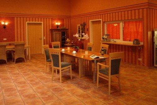 Econo Motel Goelzer Бюхенбойрен Екстер'єр фото